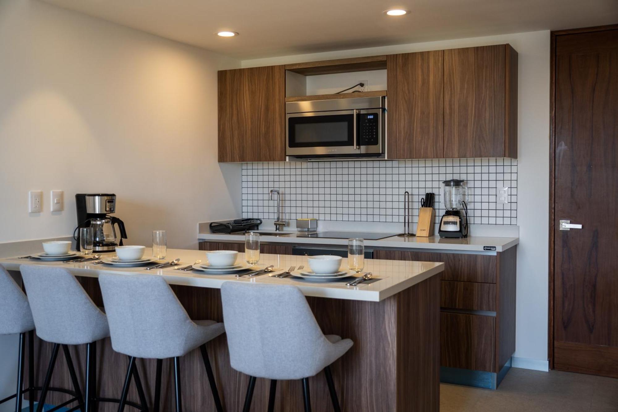 Fancy 3 Bedroom In Downtown Playa Rooftop Pool Gym *